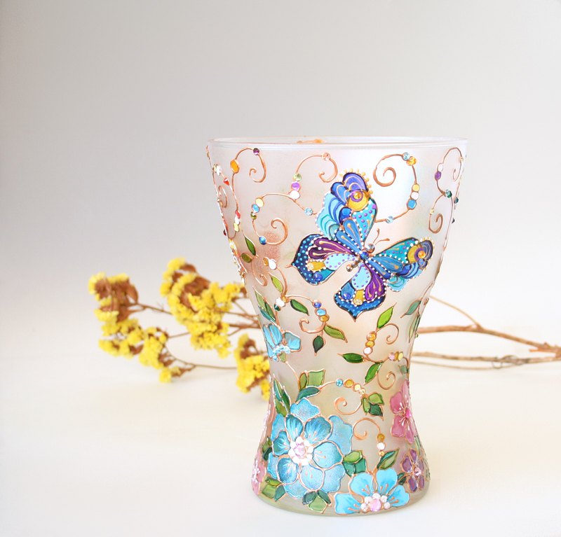 手繪玻璃花瓶，飾有施華洛世奇水晶。蝴蝶和野花設計。