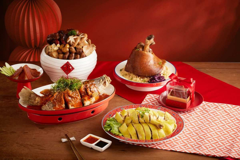 丰禾主打白蘭地酒漬烏魚子為亮點食材，灑落鴻運椒鹽大元蹄、櫻花蝦米糕鹹香涮嘴。