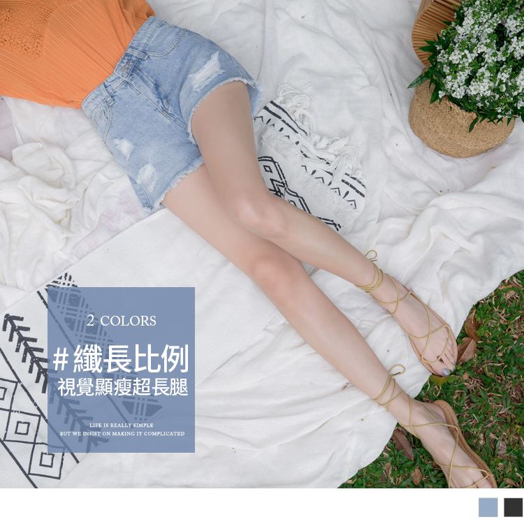選用透氣性良好的高含棉量牛仔面料， 讓穿著更舒適不悶熱 ~ 微性感的多刷破設計加上褲管抽鬚， 營造隨性的魅力質感，稍寬的褲管版型， 穿著修飾大腿線條，整體比例纖長修身 ! **************