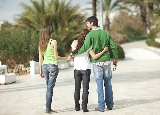 8 Tanda Pacar Nyelingkuhin Kita Sama Cewek Lain