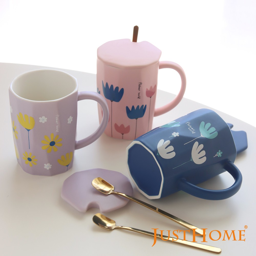 優雅氣質韓風花朵圖案 ◎三種優雅色系，隨機出貨◎附杯蓋灰塵不易掉落◎附湯匙攪拌飲品好方便◎340ml實用容量設計【商品規格】內容：附蓋附匙馬克杯1個花色：紫、粉、藍規格：每個約12x8.5x11.5c