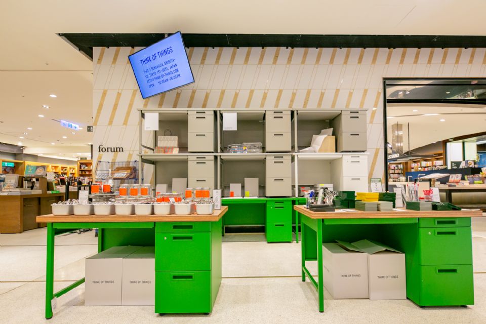 THINK OF THINGS除了原創文具外，品牌設計的辦公桌、展示櫃等陳列，展後可以讓您買回家，也是全球首次對外販售。