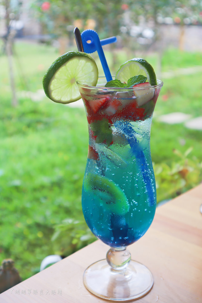 新埔普羅旺斯小木屋餐廳，超夢幻的雨滴蛋糕和草莓飲品，新竹賞櫻景點推薦！