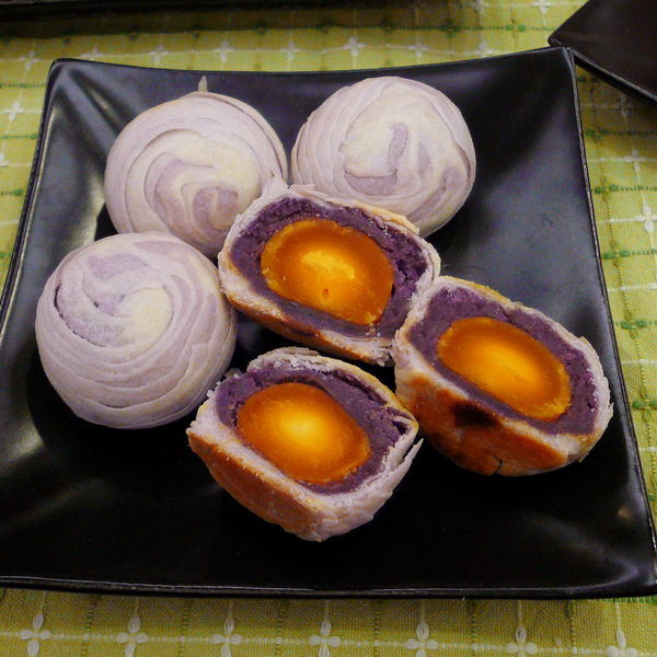 洄瀾薯道-紫金皇朝『全國首創紫心薯蛋黃酥，花蓮美食』(盒/6入）