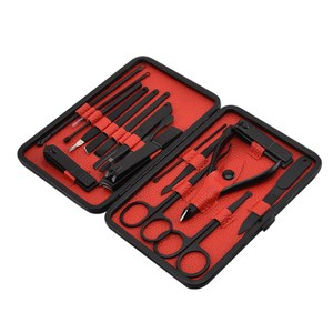 新升級第六代，全新鋼材不生鏽一套三種護理，手足面部足部護理。 升級版斜嘴鉗，“符合人體工學”耐磨防刮耐用，不易掉色，亮黑防滑工藝。 手感舒適，刃口經過多次打磨淬火處理，硬度高。指甲鉗/死皮鉗 眉毛剪/