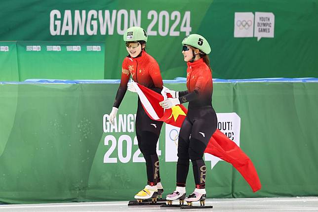 Li Jinzi (L) and Yang Jingru of China celebrate after the women's 1,500m short-track speed skating final at the 2024 Winter Youth Olympic Games in Gangneung, South Korea on Jan. 20, 2024. (Xinhua/Xu Yanan)