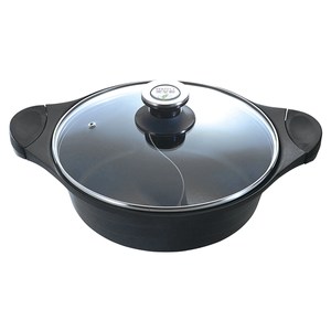 經過不沾處理而成，導熱均勻 鍋身一體成形無鉚釘設計，不易藏污納垢 S形設計，避免混鍋，可以同時享用兩種湯底 禁用鐵鏟、鐵刷、鋼絲球、菜瓜布