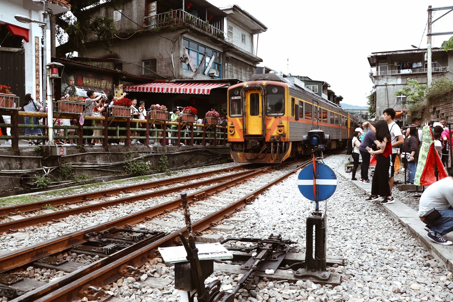 平溪線 平溪鐵道 平溪火車 平溪車站 平溪一日遊 平溪旅遊 平溪附近景點 平溪老街 平溪天燈 