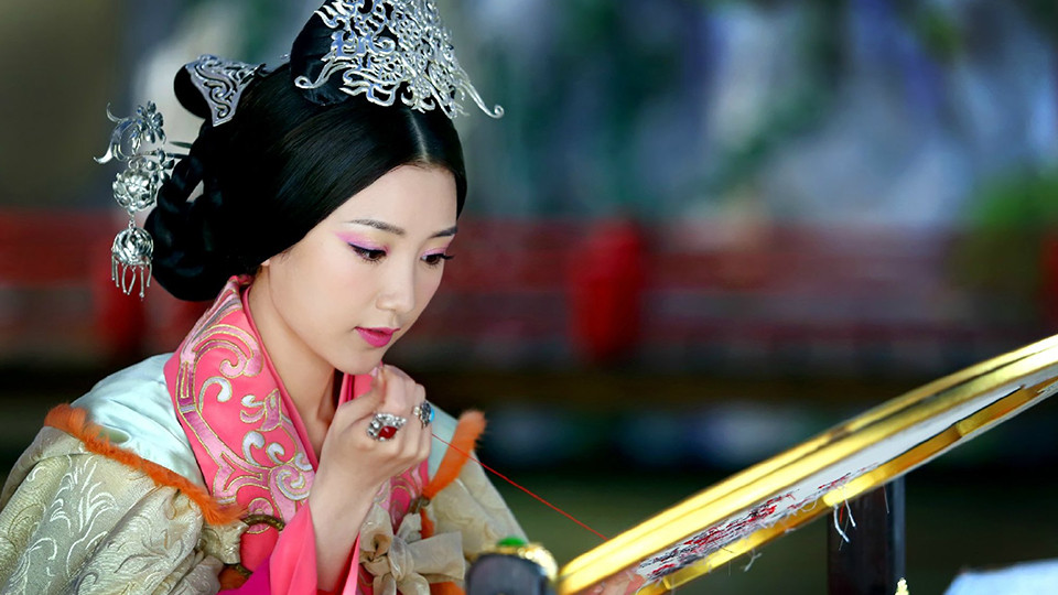 古裝劇「美絕人寰的皇后造型」8：毛曉彤 飾演《雲中歌》上官小妹