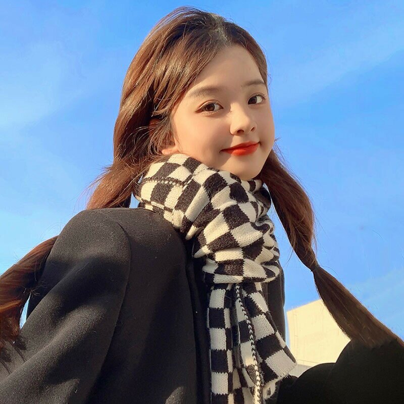 博主推薦冬季黑白棋盤格圍巾女日系百搭復古格子針織保暖圍脖