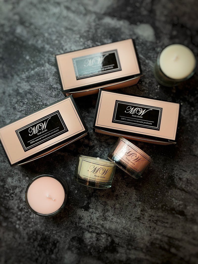 溫暖燭光點亮生活氛圍。 使用100％純棉燭芯，天然植物成份。 天然精油萃取融合，持久芳香。 無化學防腐劑 每個ˇ30g