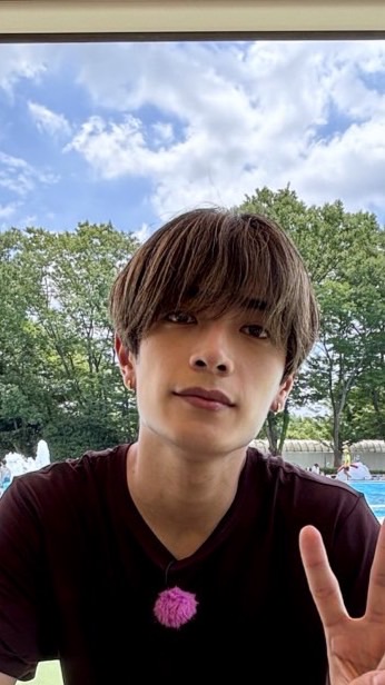 なにわ男子好きな人ー！✋