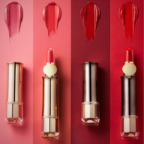 ◆ 旋轉口紅的下部打開蓋子，一隻手就可方便地使用n◆ 精華集中在唇膏的核心部位，呈現自然優雅的唇色