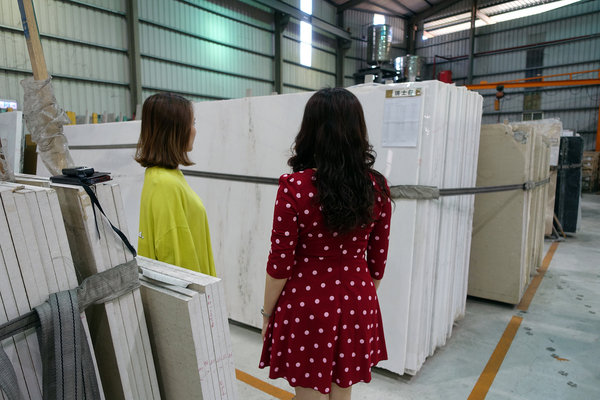 銀狐大理石-八里聯利石材，大理石材推薦，翡翠、瑞士白大理石，白色系大理石，電視牆、玄關、浴室、檯面適用大理石，有礦山自產自銷的大理石材廠推薦