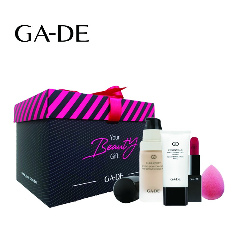 #115 / #116 / #117 / #118輕盈透亮長效水潤的奢華精華粉底，富含膠原蛋白增強和抗氧化功效，乳霜配方提供完美無瑕的妝容，滋養肌膚，保持彈性。採用防潮技術，修飾肌膚毛孔、營造均勻的色