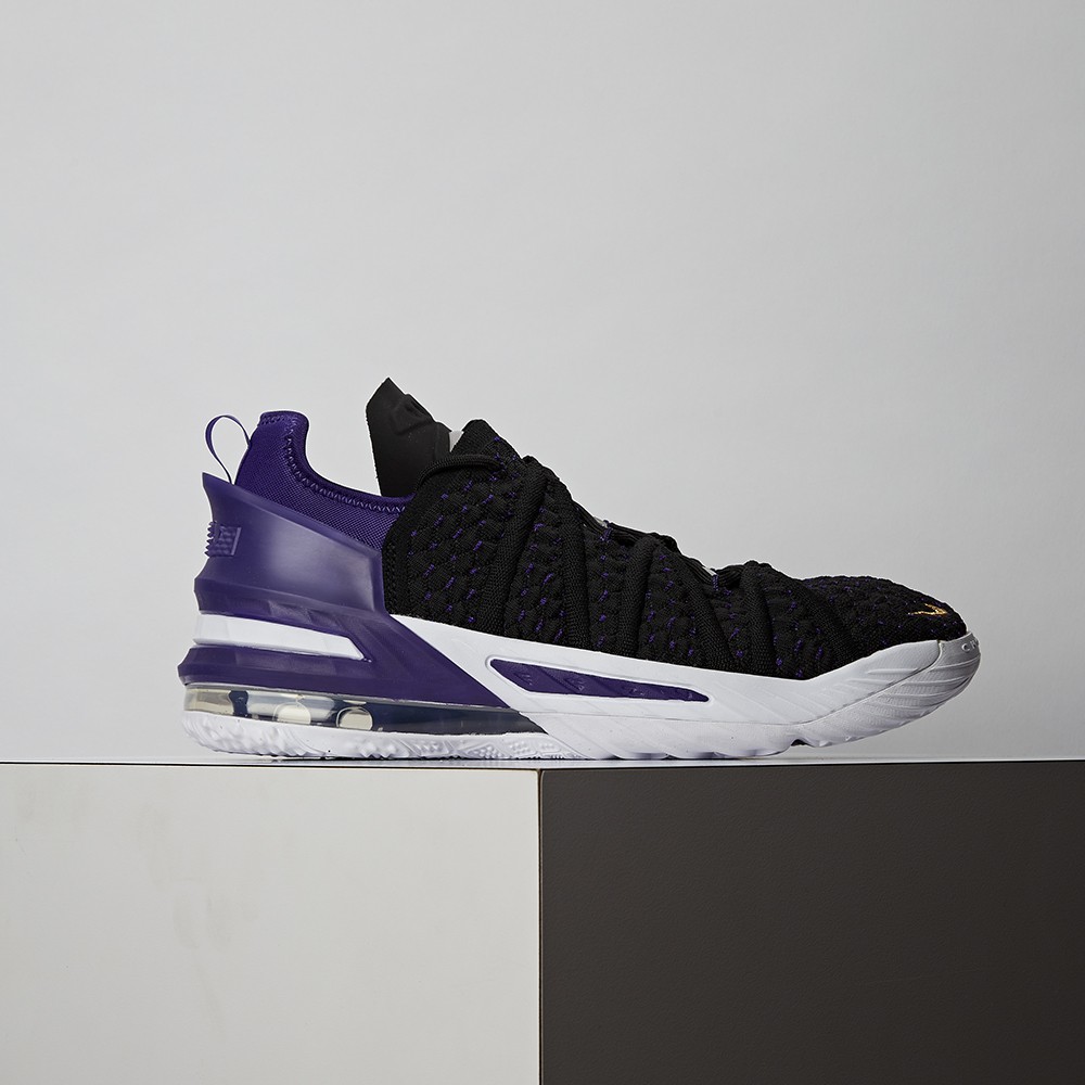 版型偏小，建議大半號※ 核對公分數較為精準！※ 若不確定尺寸，建議評量腳長大拇趾到後腳跟的長度,預留一指到半指的空間,再依據版型調整挑選尺寸喔~【AquaFeb最大優質賣場】萬人粉絲見證❶ 自2013