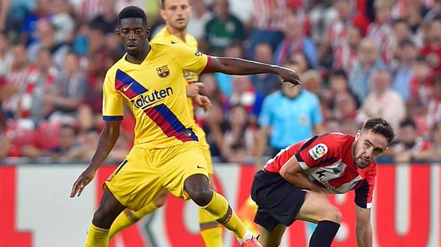 Penyerang Barcelona, Ousmane Dembele bermain saat pembukaan Liga Spanyol 2019/20 menghadapi Athletic Bilbao di Staduin San Mames, Sabtu (17/8/2019). (ANDER GILLENEA / AFP)