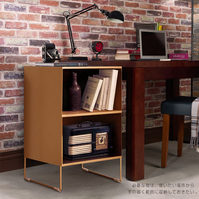 台灣中鋼鋼材製成 金屬質感金色漆面 內焊工藝實心鋼座 雙格置物防刮腳墊 免組裝美式工業風 美式工業風源於20世紀的美國紐約極具創意與藝術感的年代透過loft的元素營造出特有的空間深度冷色調工業時代的復