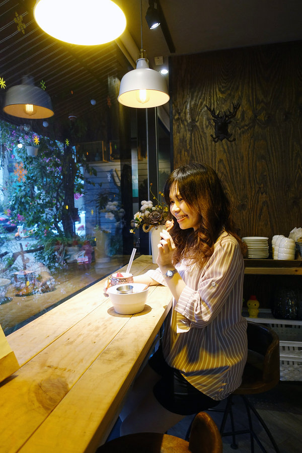 新竹東區竹科人及交大學生聚餐約會美式餐廳，LALA Kitchen新美式餐廳新竹科園店，餐點份量多楓糖鬆餅炸雞超好吃(含LALA Kitchen菜單) 