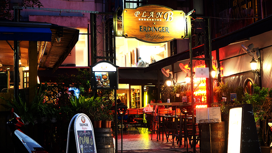 Plan B 歐陸街頭市集小酒館,東區現場演奏餐廳,忠孝敦化現場演奏餐廳,歐式酒窖餐廳,熱紅酒餐廳,東區露天酒館,ZARA