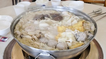 東北酸白菜火煱 台南超知名酸菜白肉鍋，湯頭酸到不要不要的！近台南大學