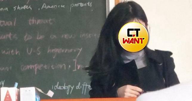 仙女老師下凡教書學生忍不住偷拍　網友：好美！我也想聽她的課