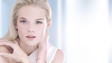 英皇查理二世後裔Gabriella Wilde 渾然天成的陶瓷「肌」秘