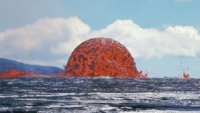 Air mancur lava letusan Gunung Api Kilauea, 10-13 Oktober 1969. Kredit: USGS/Twitter