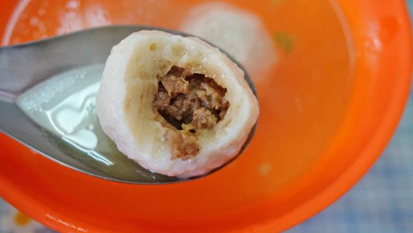 【台北美食】阿桃油飯-沒有明顯招牌的15元油飯店