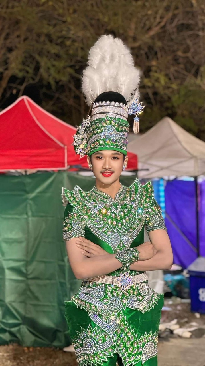 ด้อมลุงหนวด(บ้านฮัก)