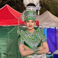 ด้อมลุงหนวด(บ้านฮัก)