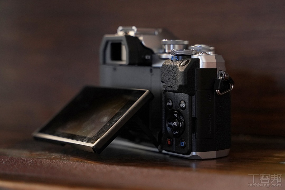 Olympus 入門新機 OM-D E-M10 Mark IV 輕量登場，單機身售價 22,990 元