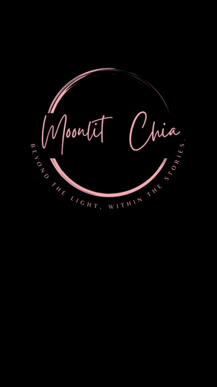 Moonlit Chia｜月光下的小佳《燈光背後的療癒故事》