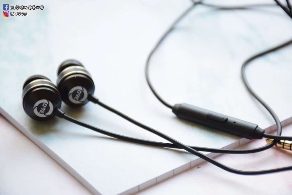 360 eB音霸5.1聲道超重低音耳機DSC_0203Liz開懷大笑看世界.JPG