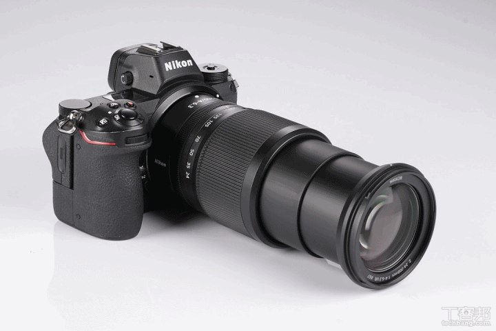 搭配 Nikon Z7 機身使用，即便變焦到 200mm 端也依舊保持平衡的手感。