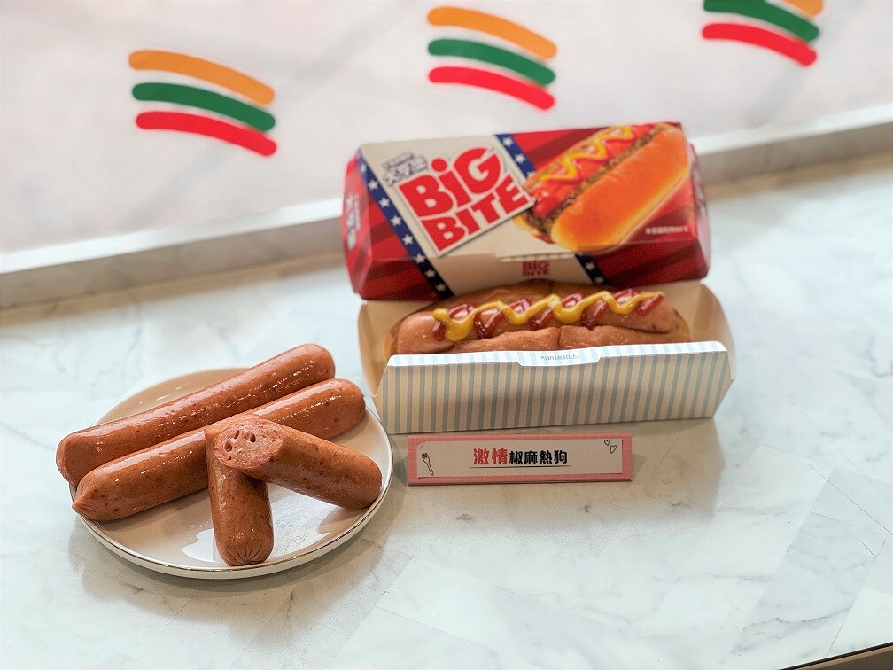 7-11 x《此時此刻》11款美食：蟹膏烤飯糰、酸辣粉、葡萄泡泡思樂冰、爆餡生乳包必吃