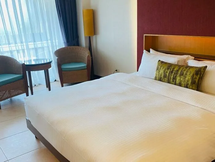 位於台北市大直的沐蘭motel，位於美麗華摩天輪旁、離士林夜市也不算遠，這間台北汽車旅館整體風格走華麗閃耀路線，適合想要偶爾奢侈一下的愛侶，在美麗華逛街看電影、搭摩天輪，吃頓飯再回到台北情趣旅館沐蘭休息超愜意。沐蘭這間台北motel有6種不同擺設風格、不同價位房型供選擇，住上一晚絕對能充分感受到台北夜生活的魅力。