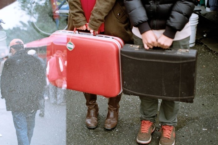 用老相機留下來的片刻 寄送您的心意 ♥ 紙質：280p 美術紙 尺寸：4 x 6寸 / 10.1cm x 15.1cm 拍攝地點：台北，台灣 拍攝工具：底片相機 Canon FTb 產地/製造方式 M