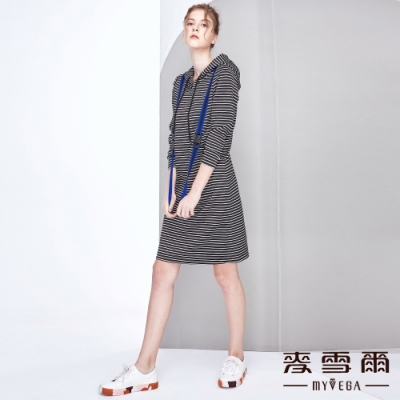 嚴選台灣製造 布面觸感滑順 背帶造型吊帶 穿出休閒時尚感 雙側口袋 方便裝小物 貨號:946-18109-20