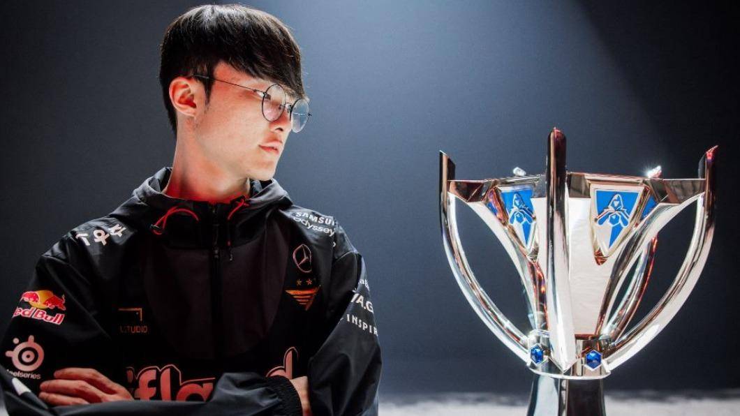 LOL/The Return of the King!  T1 ascends to the throne again after 7 years, Faker wins 4 crowns and continues the legend | TVBS | LINE TODAY