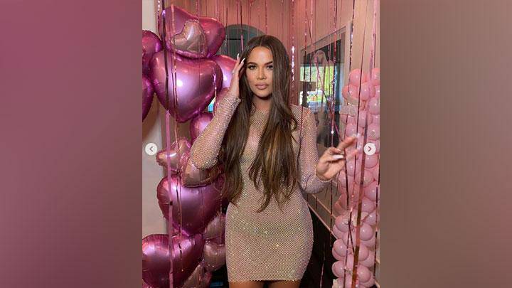 Khloe Kardashian Unggah Foto Berbikini Pamer Stretch Mark Tempo Co Line Today