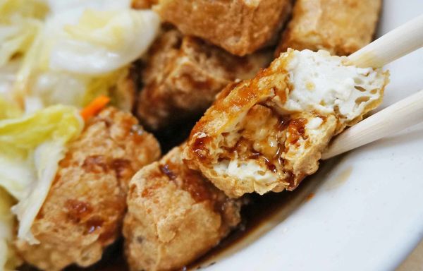 【台北美食】東東米粉湯臭豆腐滷肉飯-東門市場裡的高評價小吃店