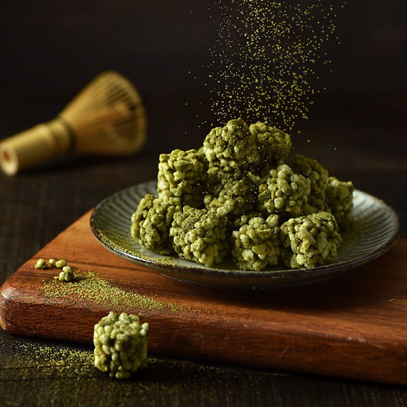 典雅抹茶圓潤口感帶著極致品味與甘醇茶香 加入日本靜岡抹茶粉，入口不甜膩 口感酥脆，入口帶微微茶甘香氣 清新的抹茶拿鐵香味喚醒每一天的精氣神