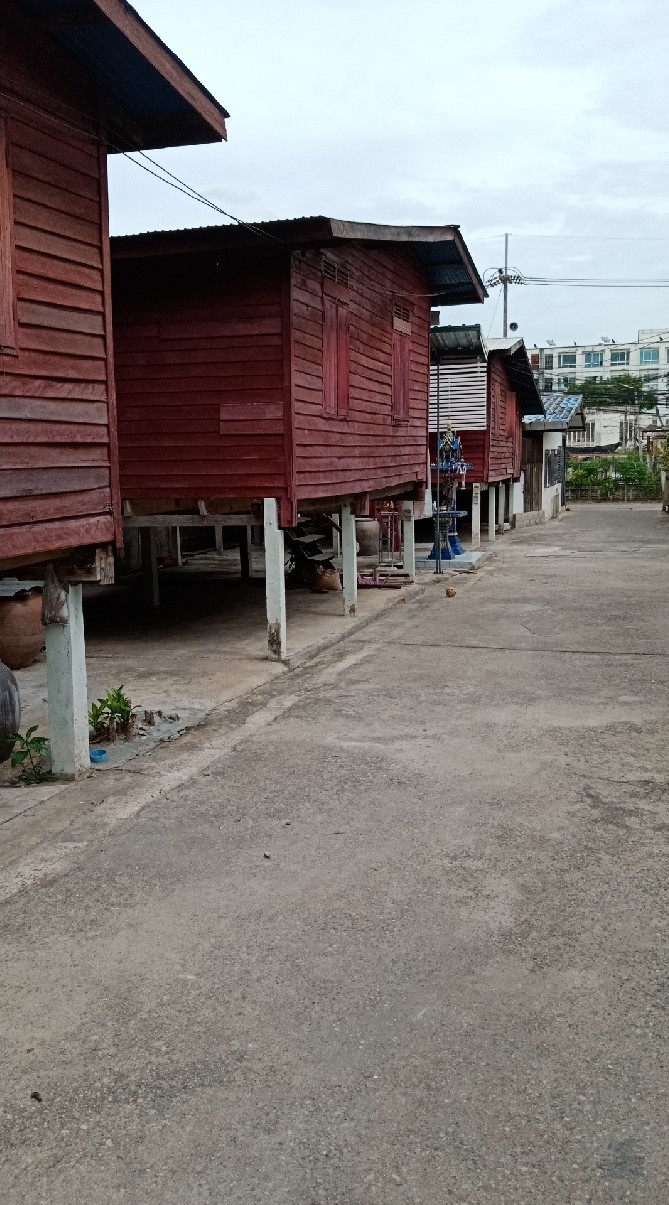 บ้าน ว่างถูกๆ ห้าแยกโคกมะตูม