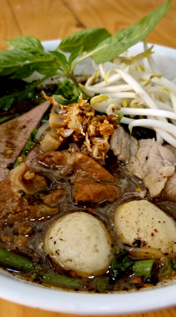 ก๋วยเตี๋ยวเรือแม่ดาหวัน