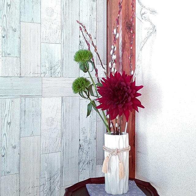 シンプルだから使いやすい ダイソーのフラワーベース