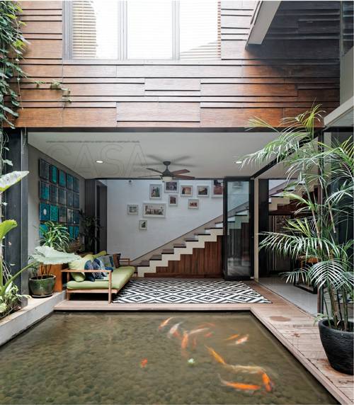 Buat Rumah Sejuk Ini 12 Inspirasi Desain Kolam Ikan Casaindonesia Com Line Today