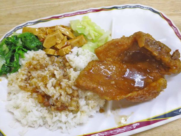 【桃園美食】佳珍餐飲-巷弄裡的滷排骨飯店