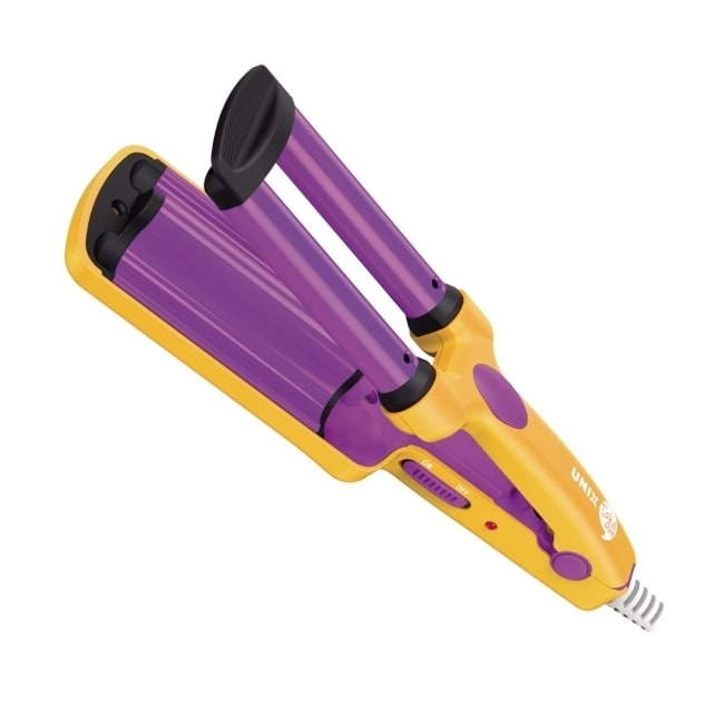 寬70×厚60×高233mm 規格：1入 使用方式：1.在距離髮根約5cm處開始，適當調整時間間隔，就能夠產生一波、一波又一波飄逸的長髮了。2.頭上再加上皇冠就是個小公主囉！ 廠商服務專線：02-27