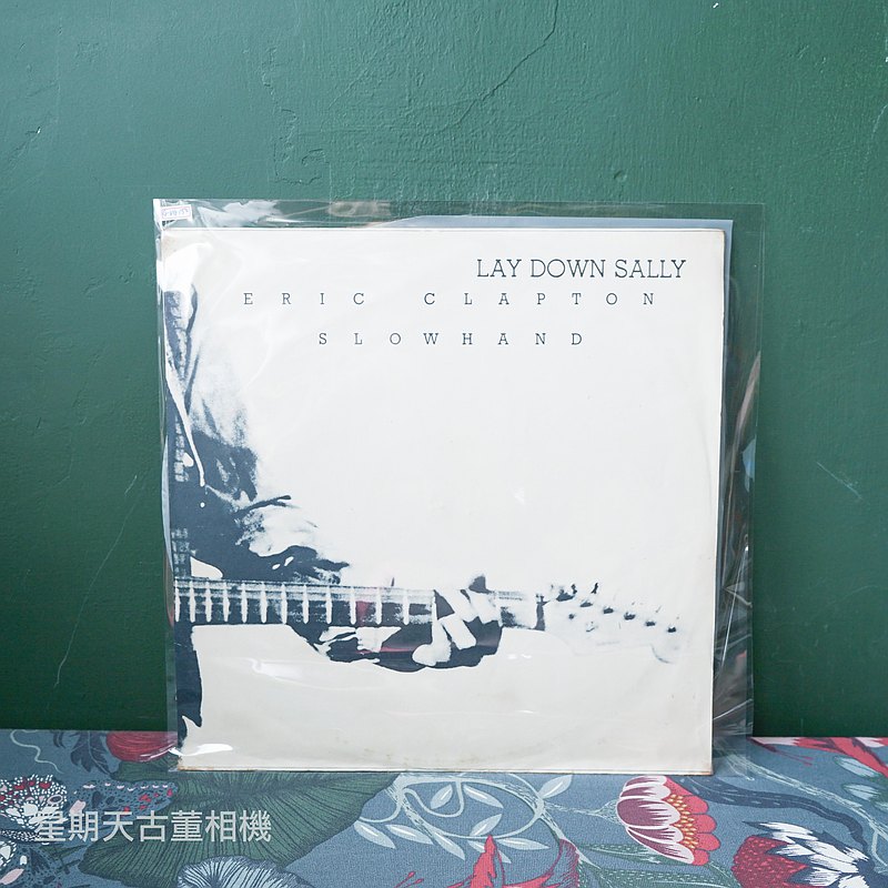 歡迎黑膠入門生選購～透明封套換過新的，紙套比較舊一點， 老闆親自一片一片洗過，所以黑膠大部分都能聽， 老闆每片都認真聽過，如對品項有疑慮歡迎來店內試聽～ 完美主義者請購買新品～ 售出不退唷！